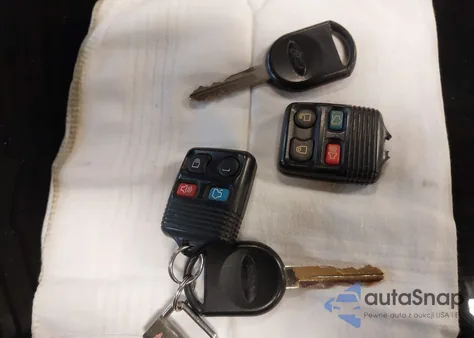 2008 Ford Focus Se/Ses z USA, uszkodzony, nr VIN 1FAHP35N48W144640